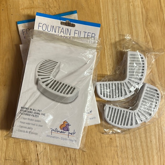 Pioneer Pet Fountain Filter Replacement 3-pack (2 packs + 2 loose be ever used) - Picture 1 of 3